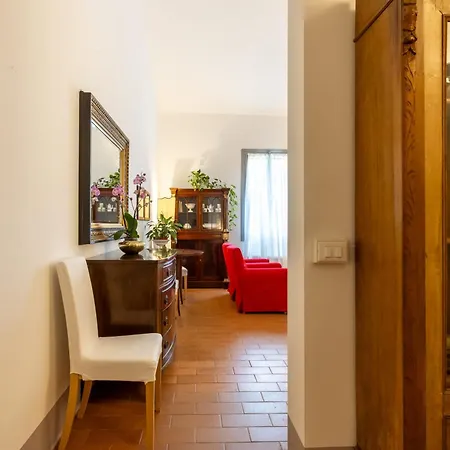 Palazzo Farini 4 *